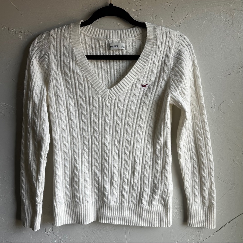 Hollister White Cable Knit V-Neck Logo Sweater Preppy Coquette Classic Women‎ S